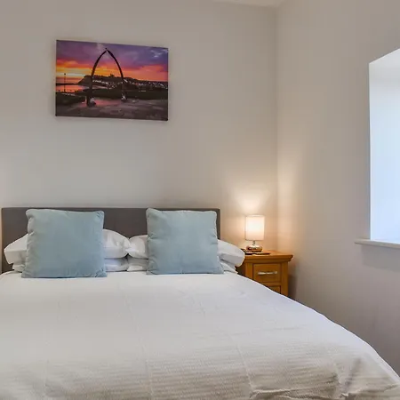 Ash - Uk48267 * Whitby